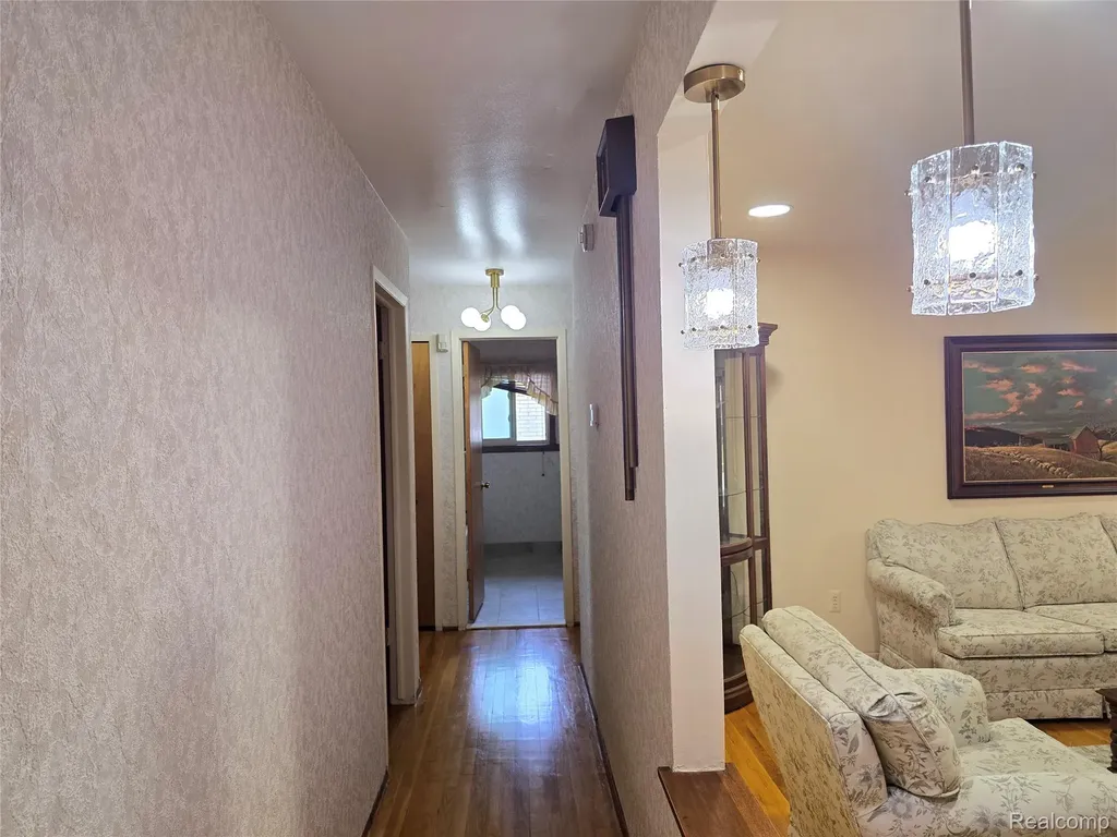 36086 English Drive Sterling Heights City MI 48310