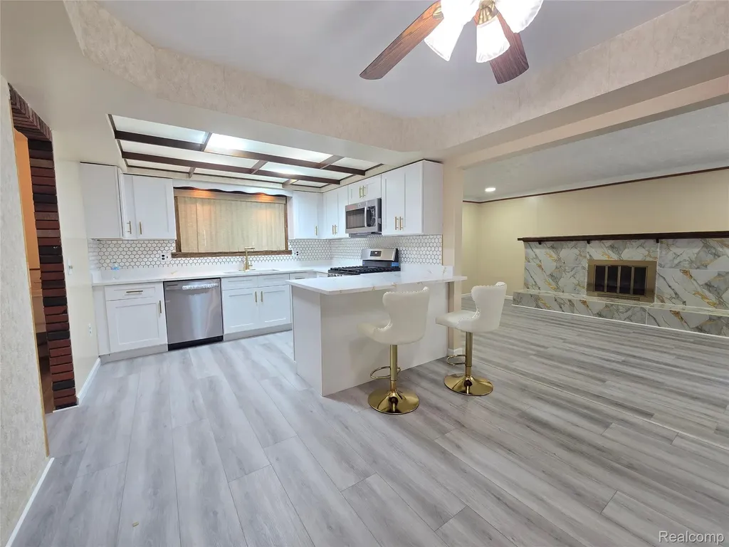 36086 English Drive Sterling Heights City MI 48310