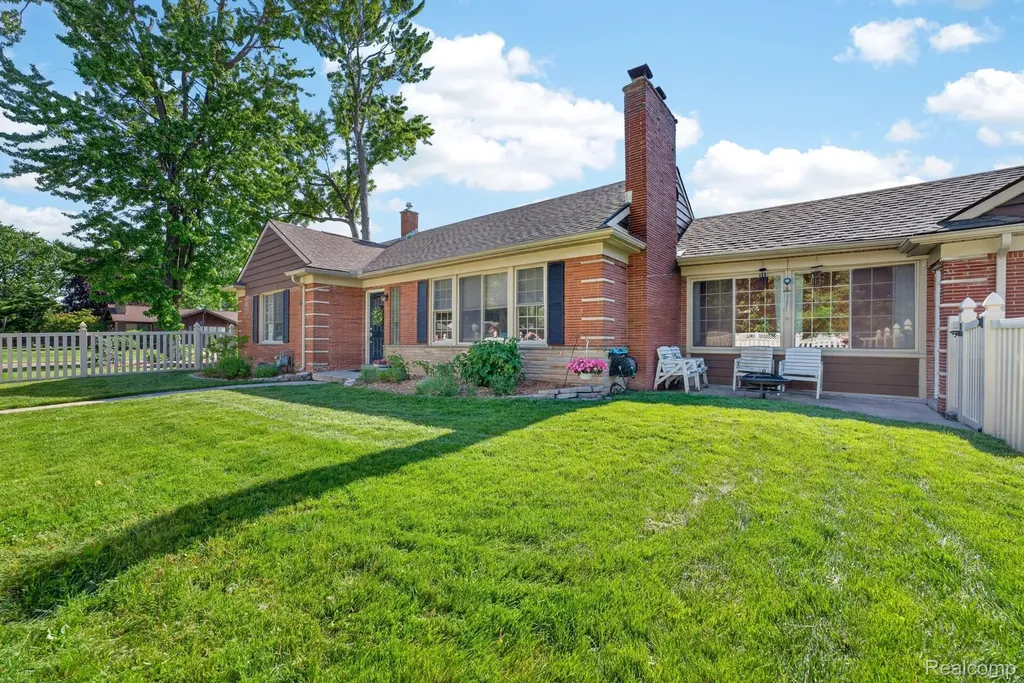 1710 23rd Street Wyandotte City MI 48192