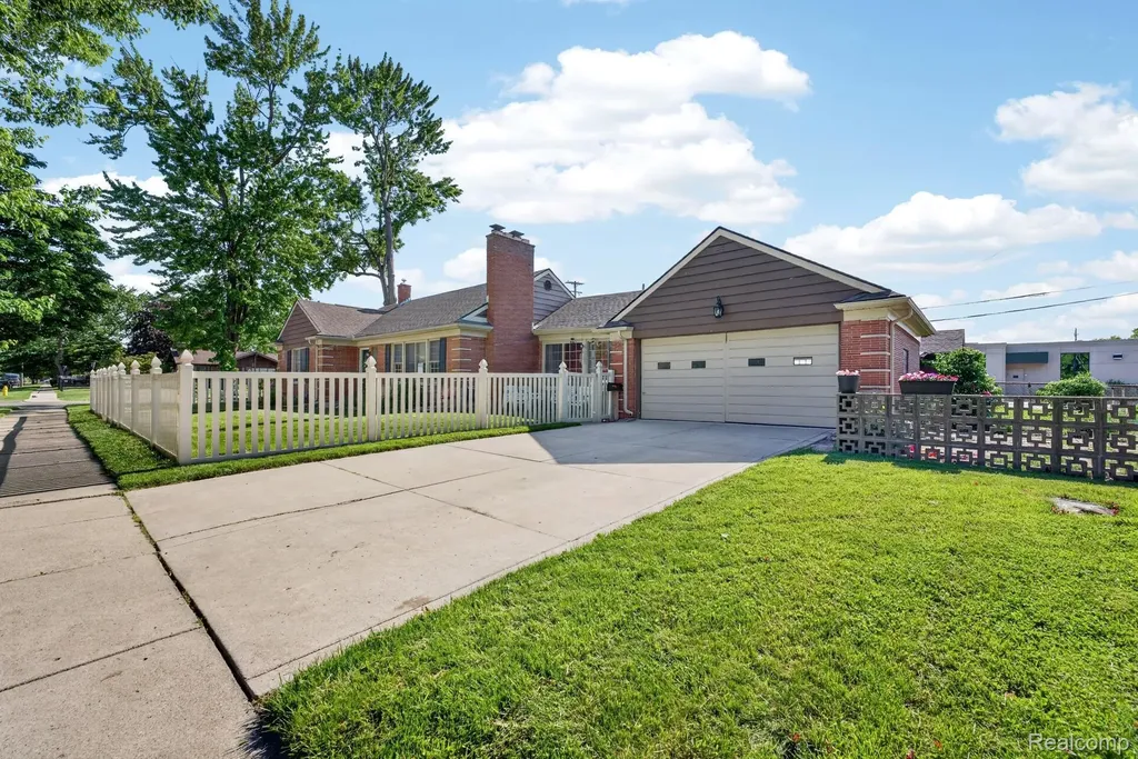 1710 23rd Street Wyandotte City MI 48192