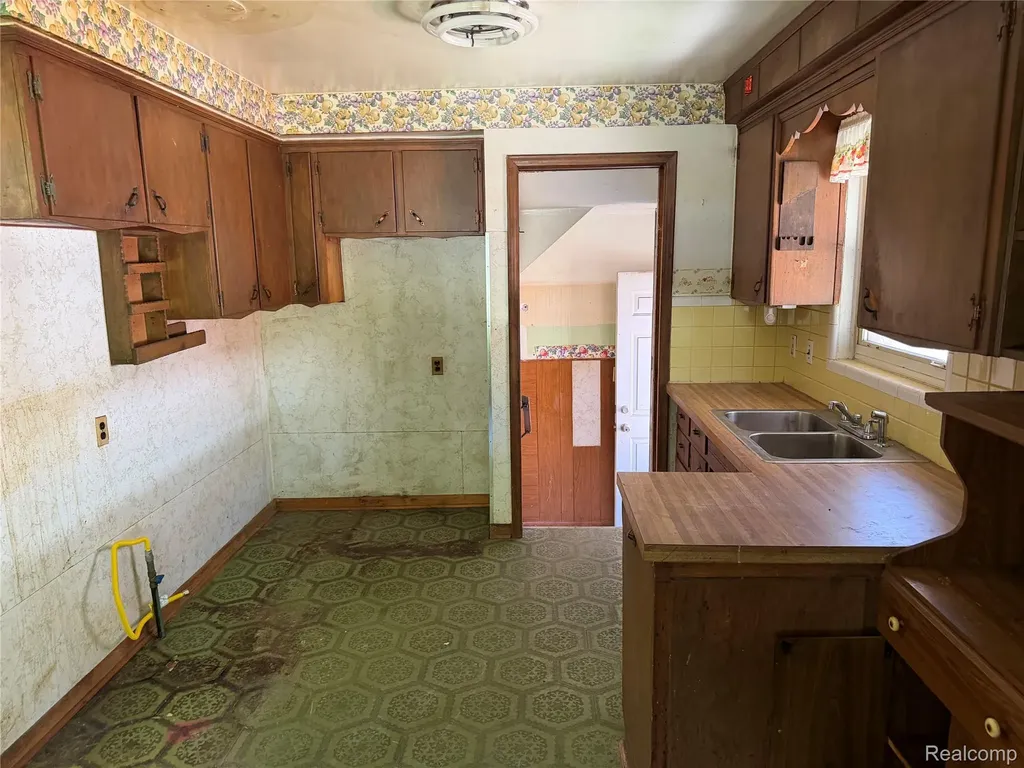 1543 Arlington Avenue Lincoln Park City MI 48146