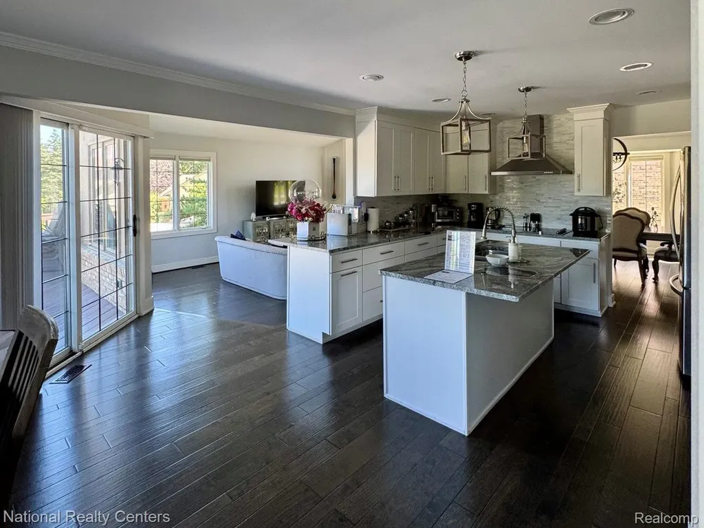 39376 Heatherbrook Drive Farmington Hills City MI 48331