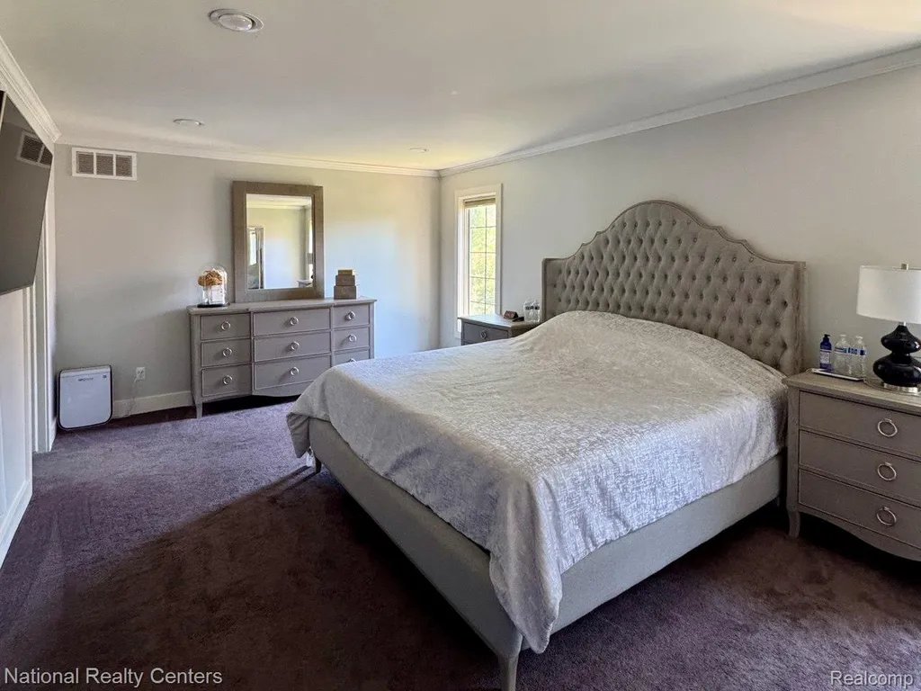 39376 Heatherbrook Drive Farmington Hills City MI 48331