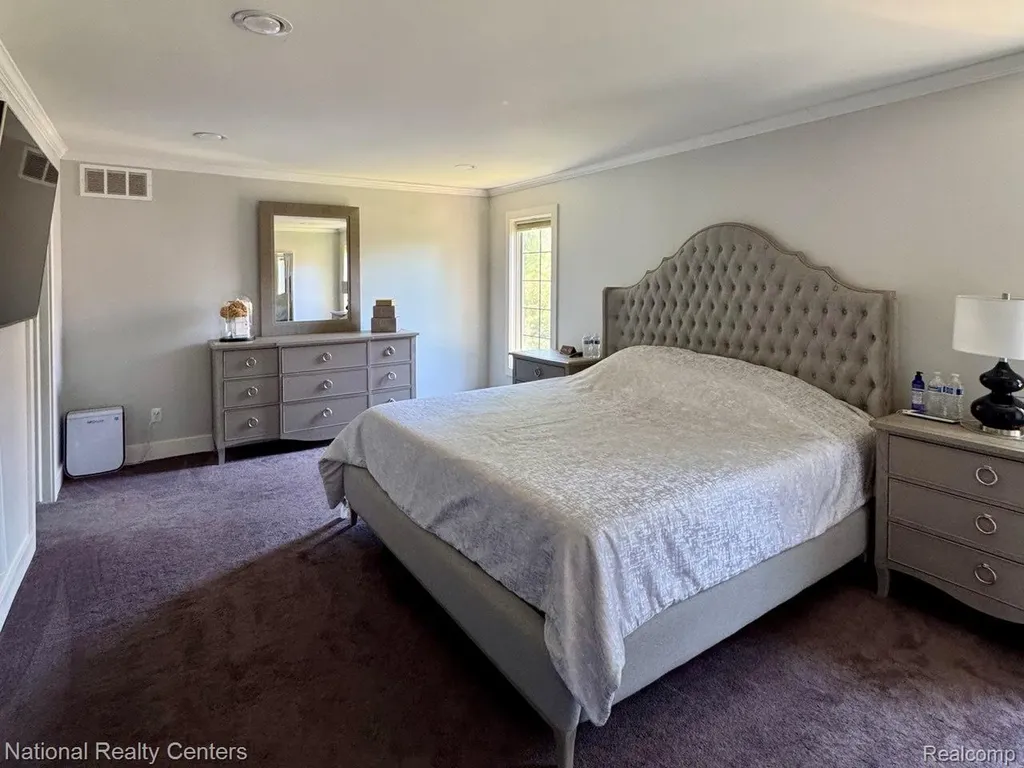 39376 Heatherbrook Drive Farmington Hills City MI 48331