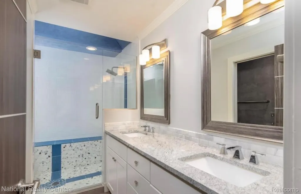 39376 Heatherbrook Drive Farmington Hills City MI 48331