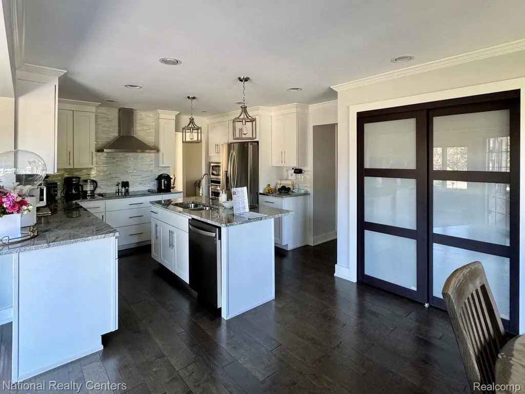 39376 Heatherbrook Drive Farmington Hills City MI 48331