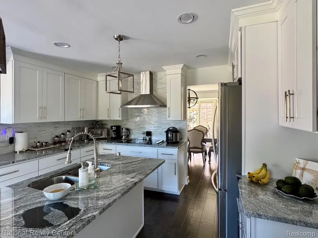 39376 Heatherbrook Drive Farmington Hills City MI 48331