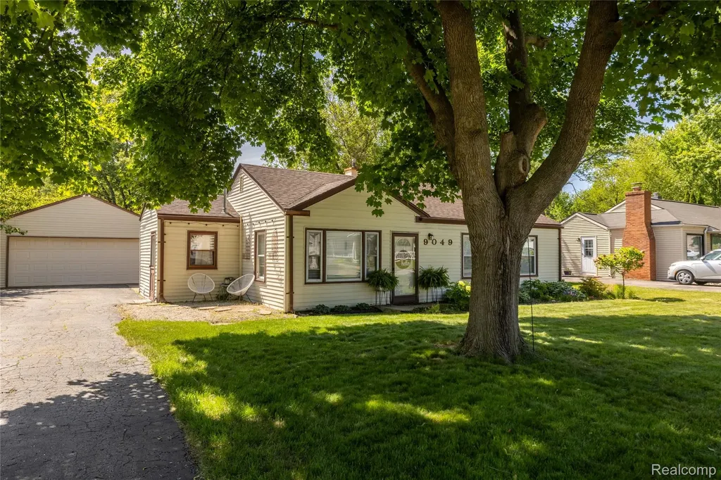 9049 Marlowe Avenue Plymouth Charter Township MI 48170