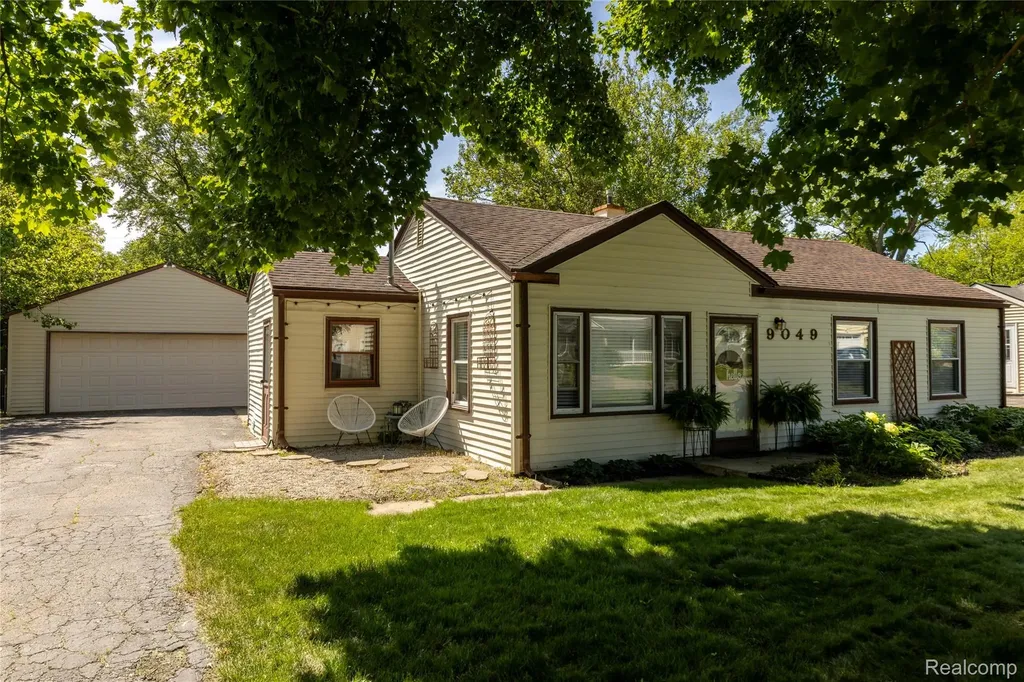 9049 Marlowe Avenue Plymouth Charter Township MI 48170