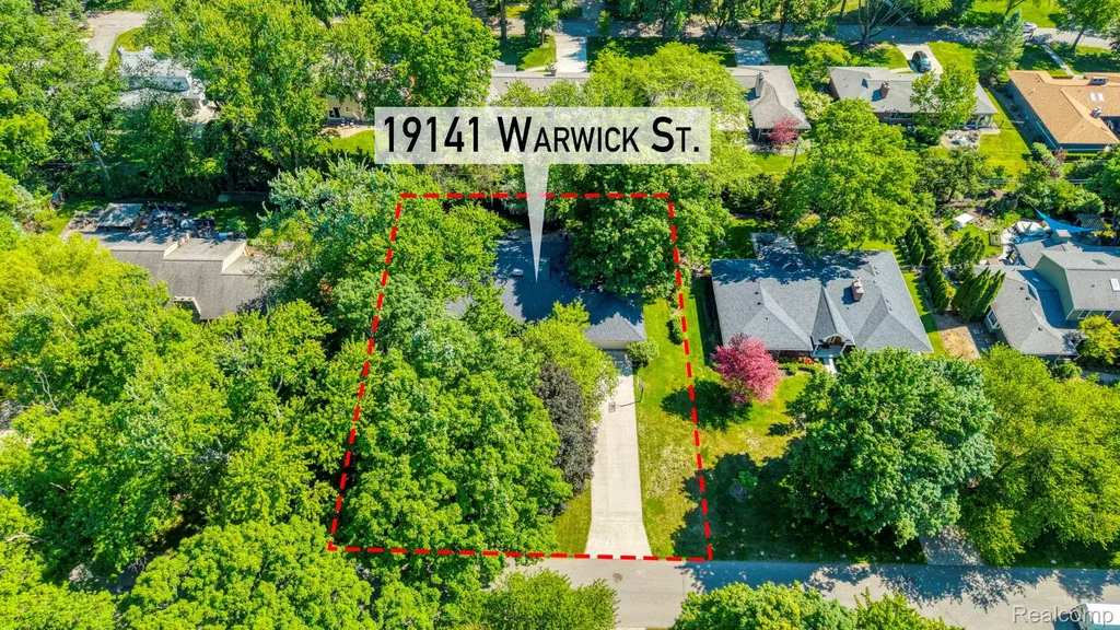 19141 Warwick Street Beverly Hills Village MI 48025
