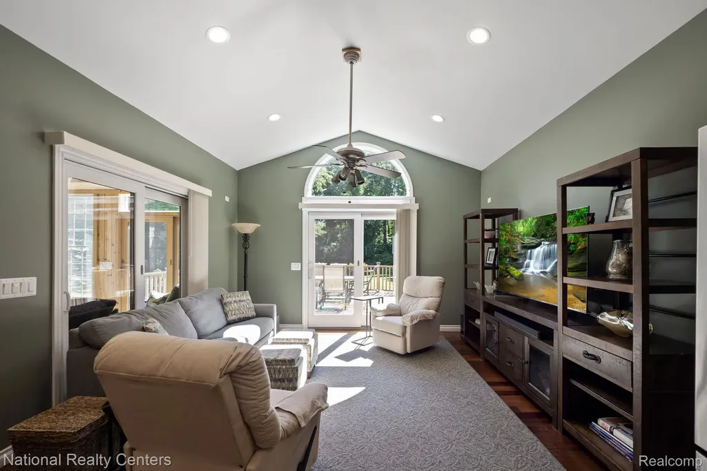 10180 Hadley Road Independence Charter Township MI 48348