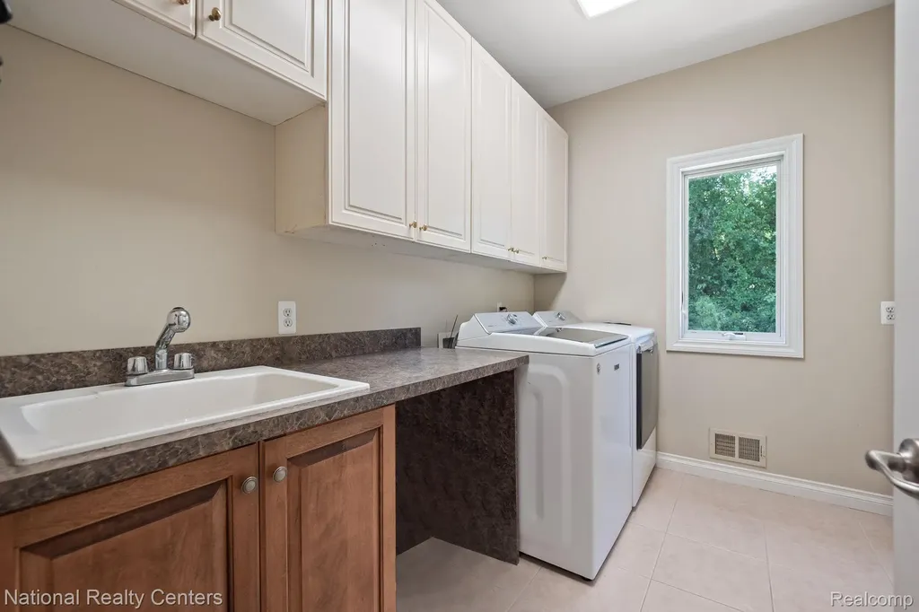 10180 Hadley Road Independence Charter Township MI 48348