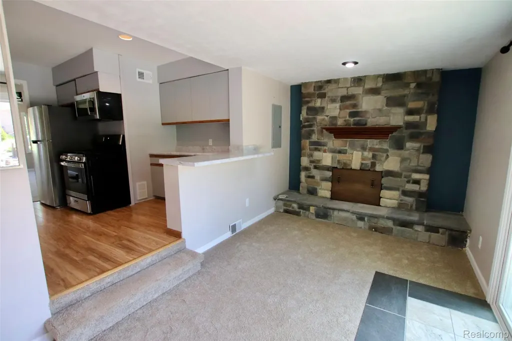 7044 Desmond Road Waterford Charter Township MI 48329
