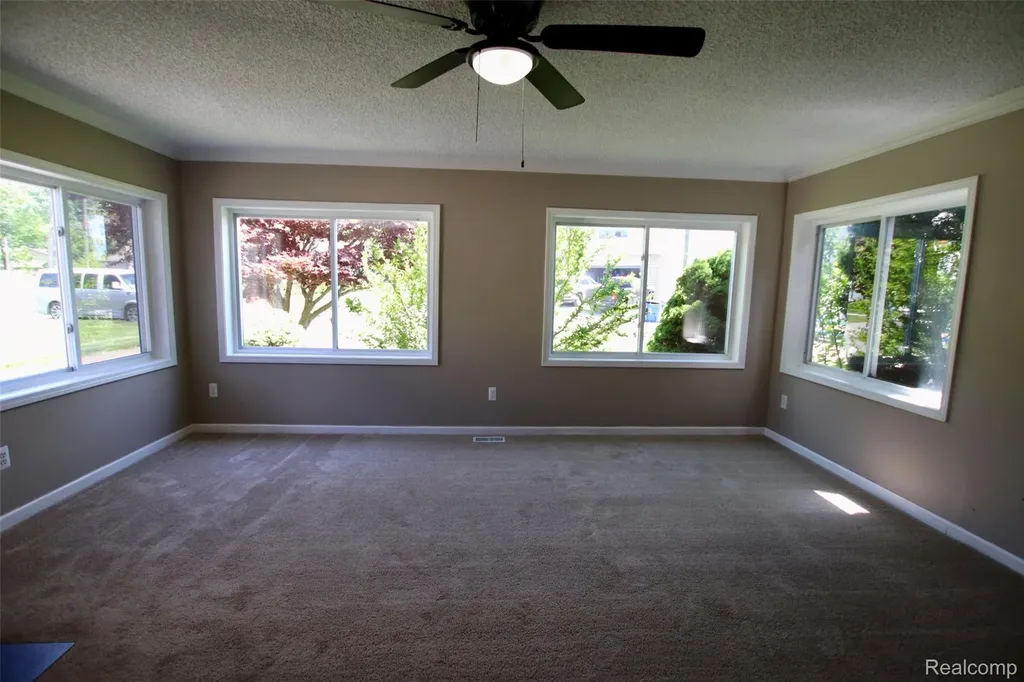 7044 Desmond Road Waterford Charter Township MI 48329