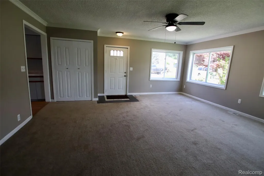 7044 Desmond Road Waterford Charter Township MI 48329