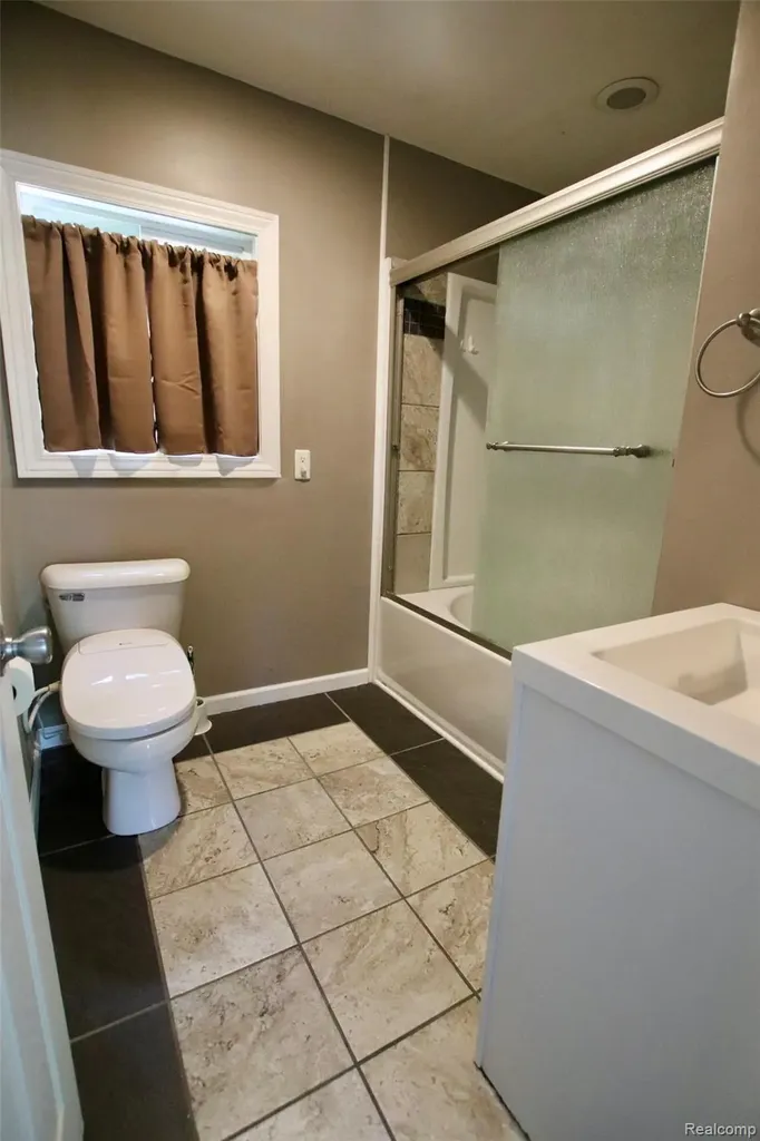 7044 Desmond Road Waterford Charter Township MI 48329