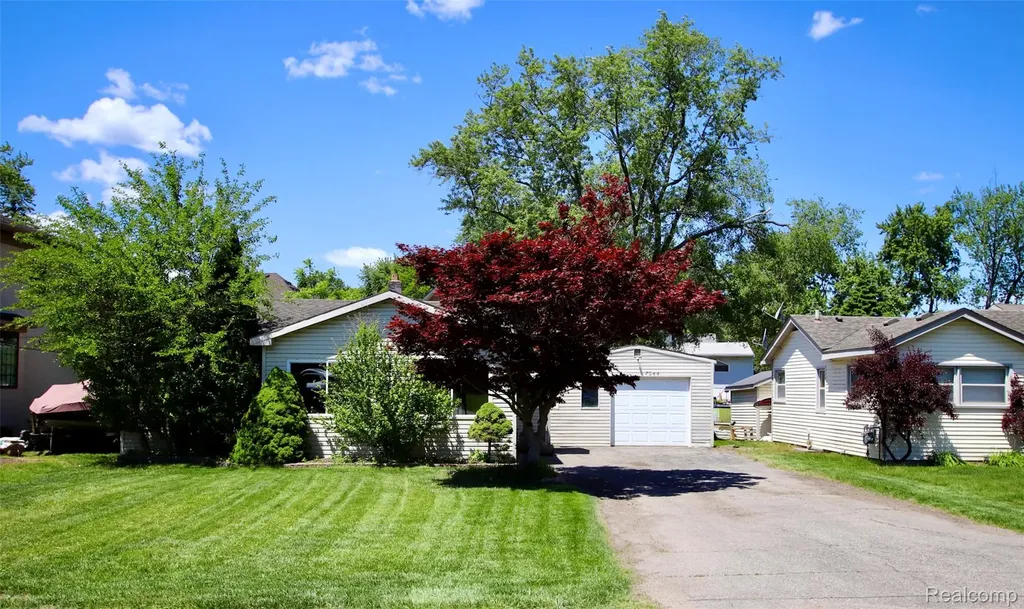 7044 Desmond Road Waterford Charter Township MI 48329