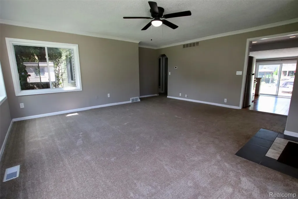 7044 Desmond Road Waterford Charter Township MI 48329