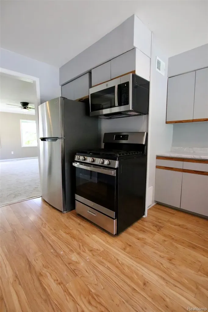 7044 Desmond Road Waterford Charter Township MI 48329