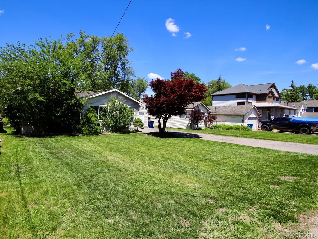 7044 Desmond Road Waterford Charter Township MI 48329