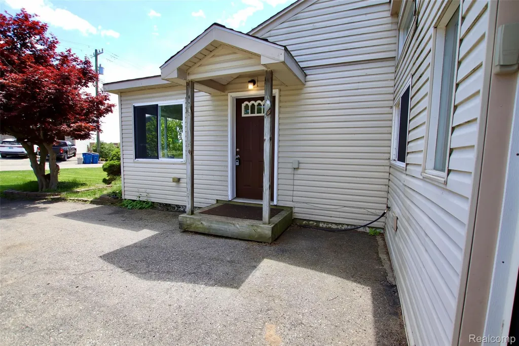7044 Desmond Road Waterford Charter Township MI 48329