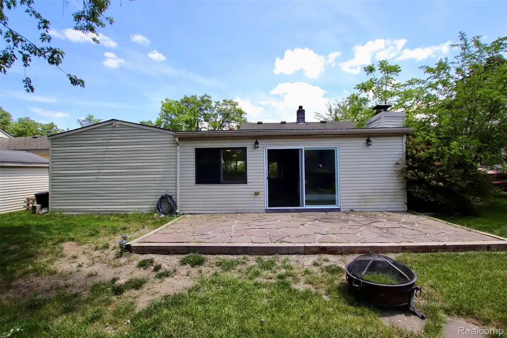7044 Desmond Road Waterford Charter Township MI 48329