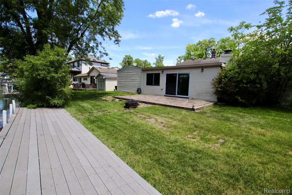7044 Desmond Road Waterford Charter Township MI 48329