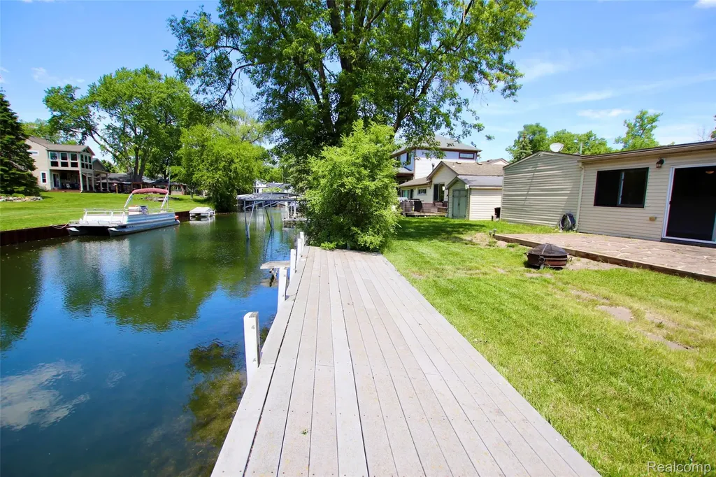 7044 Desmond Road Waterford Charter Township MI 48329