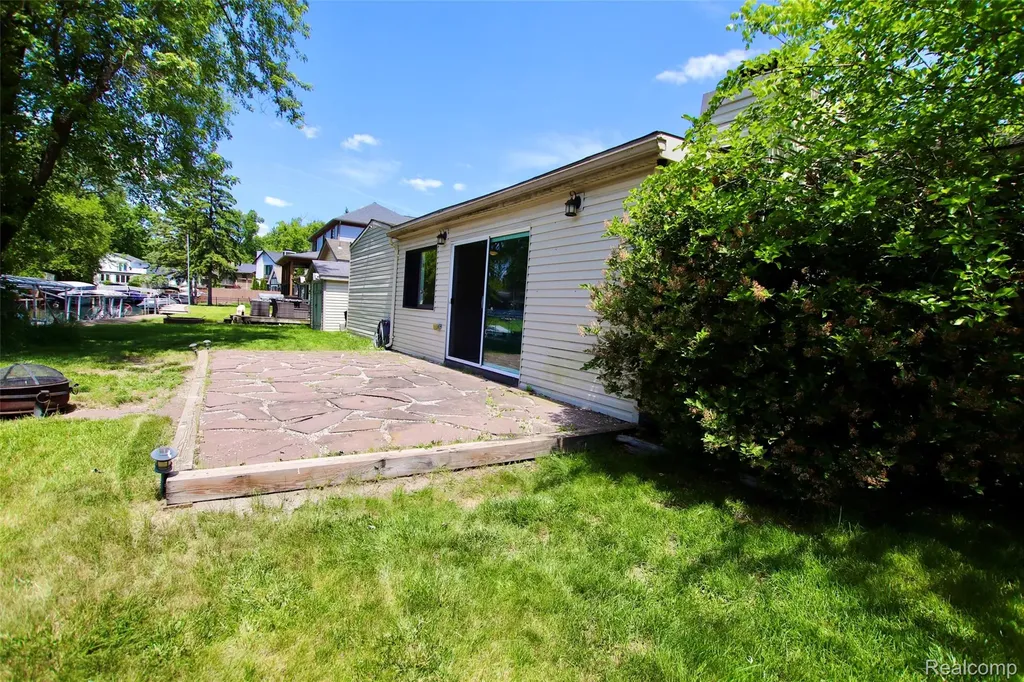 7044 Desmond Road Waterford Charter Township MI 48329