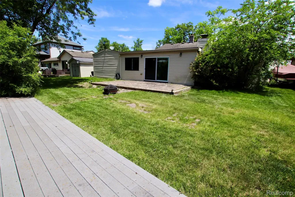 7044 Desmond Road Waterford Charter Township MI 48329