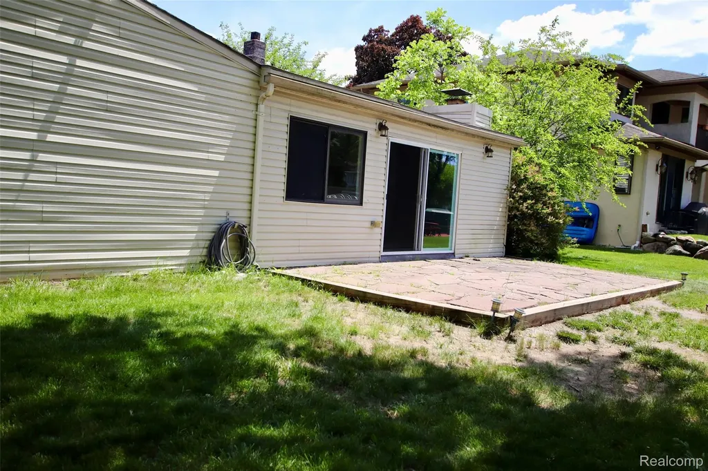 7044 Desmond Road Waterford Charter Township MI 48329