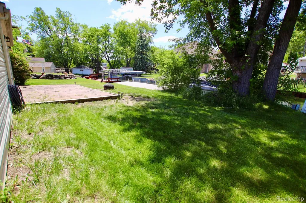 7044 Desmond Road Waterford Charter Township MI 48329