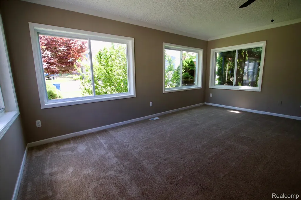 7044 Desmond Road Waterford Charter Township MI 48329