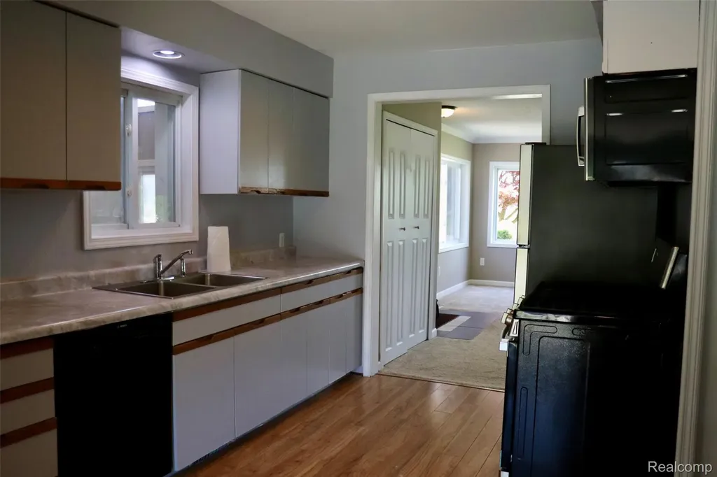 7044 Desmond Road Waterford Charter Township MI 48329