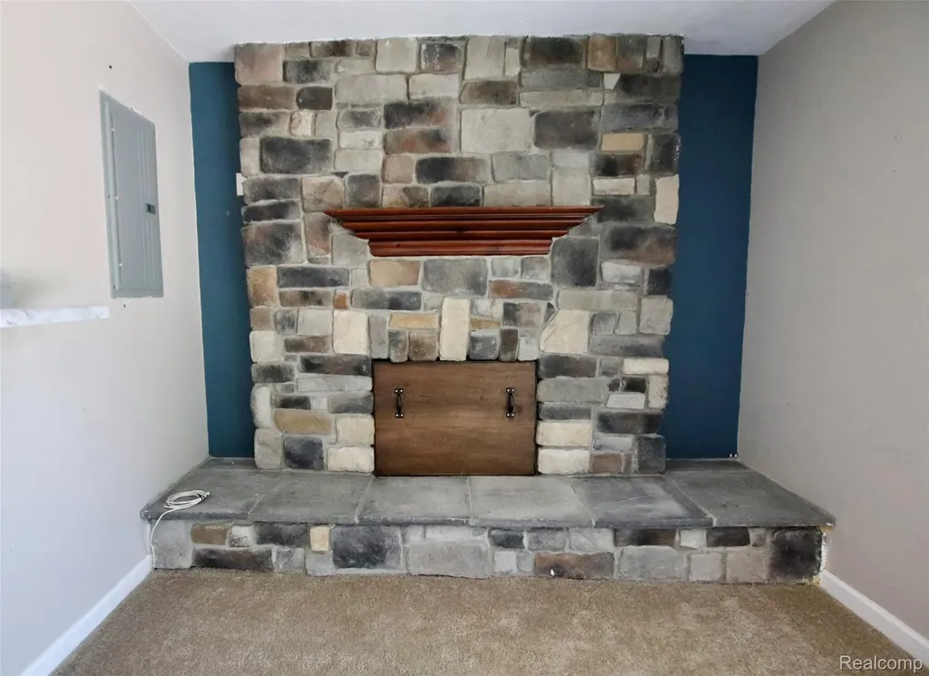 7044 Desmond Road Waterford Charter Township MI 48329