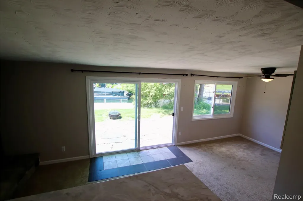 7044 Desmond Road Waterford Charter Township MI 48329