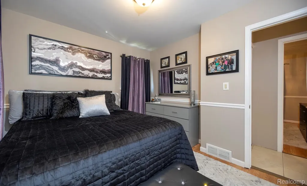 31017 Regal Drive Warren City MI 48088