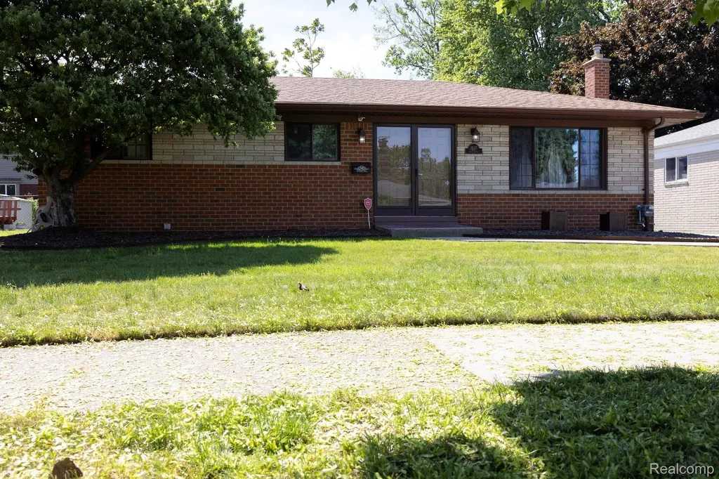 31017 Regal Drive Warren City MI 48088