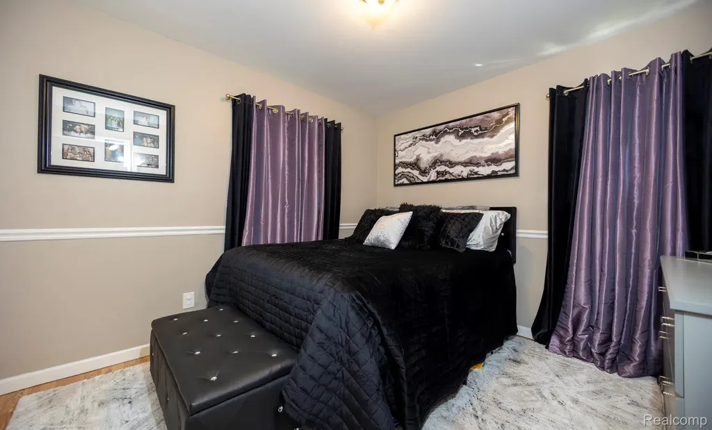 31017 Regal Drive Warren City MI 48088