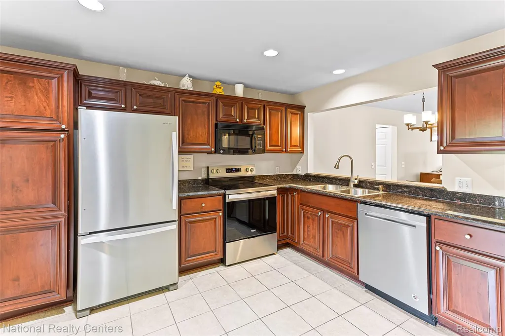 49277 Silver Birch Circle Shelby Charter Township MI 48315