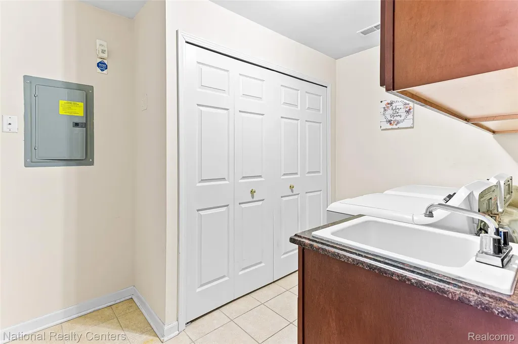 49277 Silver Birch Circle Shelby Charter Township MI 48315