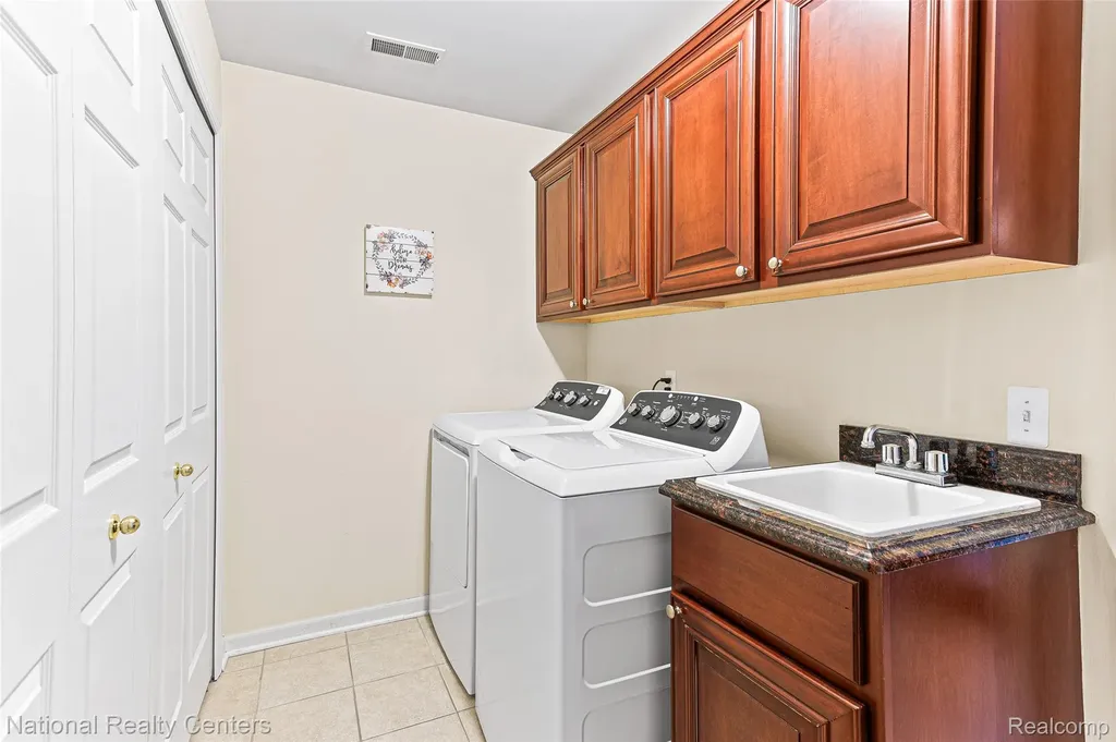 49277 Silver Birch Circle Shelby Charter Township MI 48315