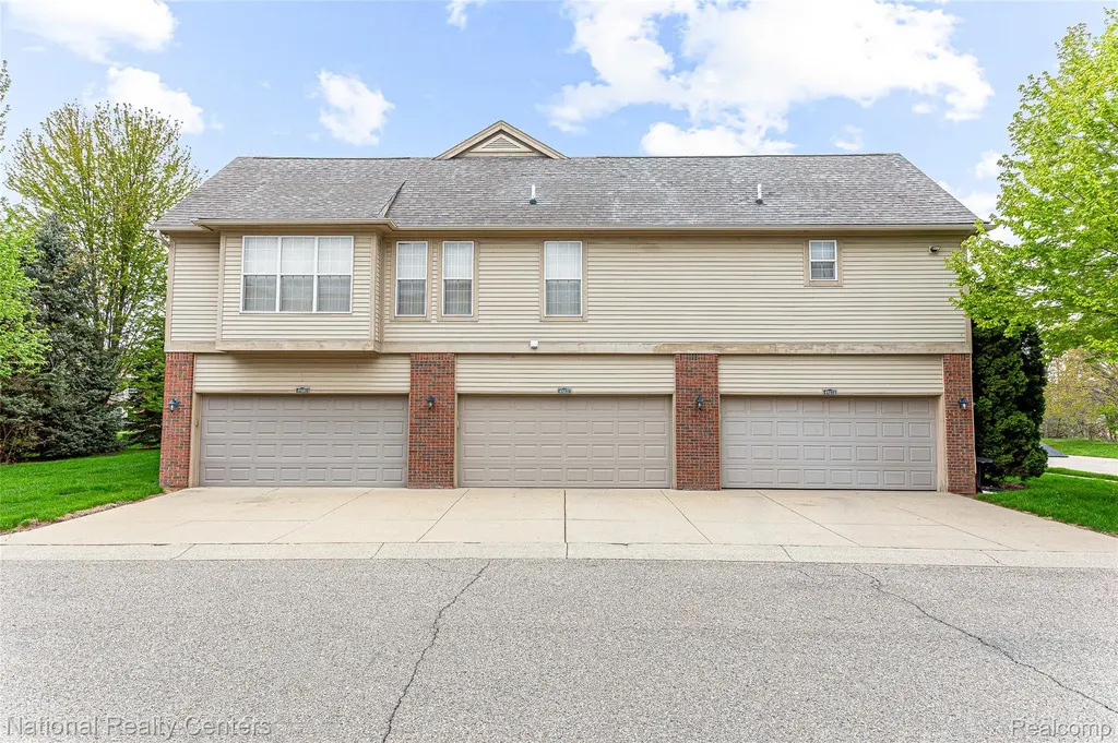 49277 Silver Birch Circle Shelby Charter Township MI 48315