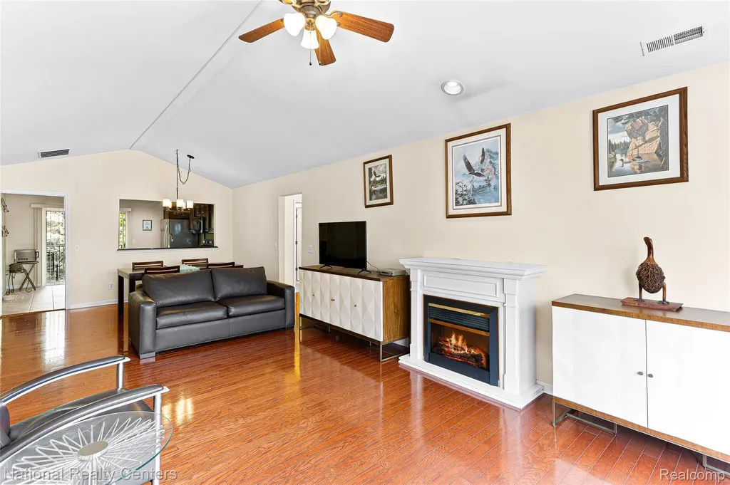 49277 Silver Birch Circle Shelby Charter Township MI 48315