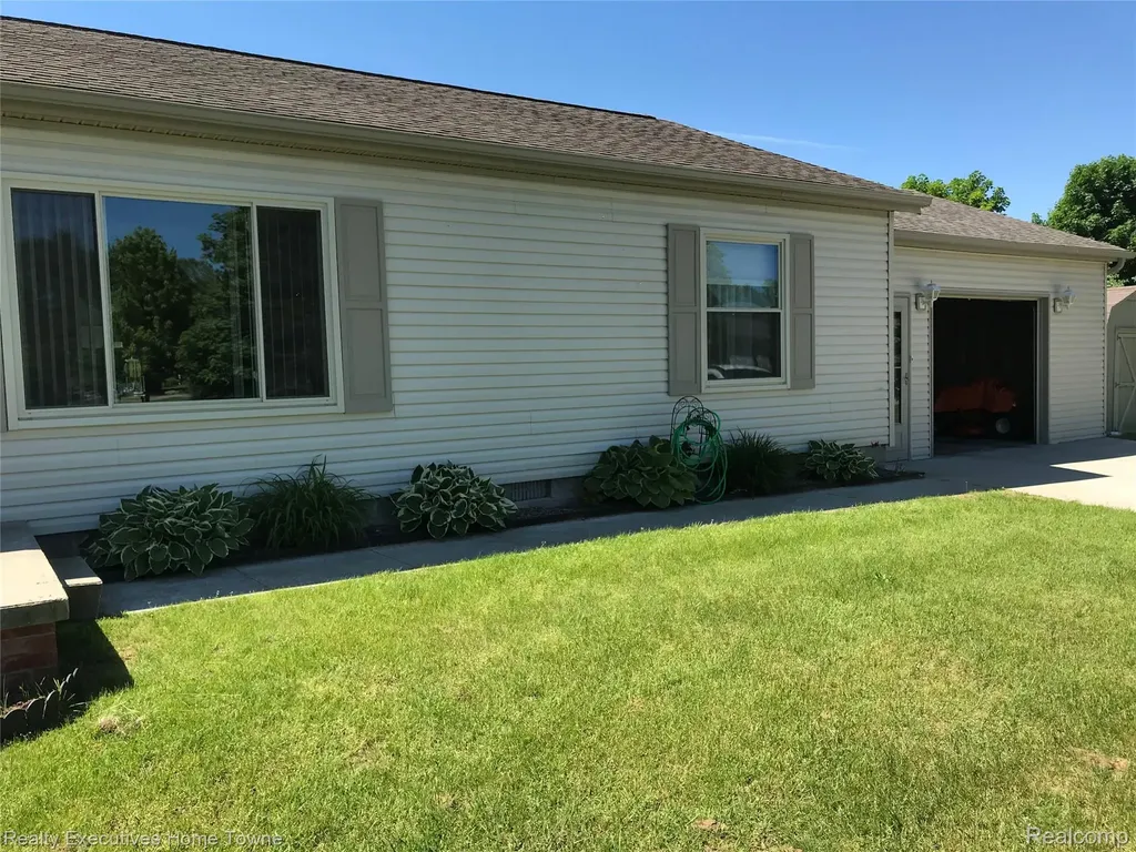 2304 Mark Street Buel Township MI 48422