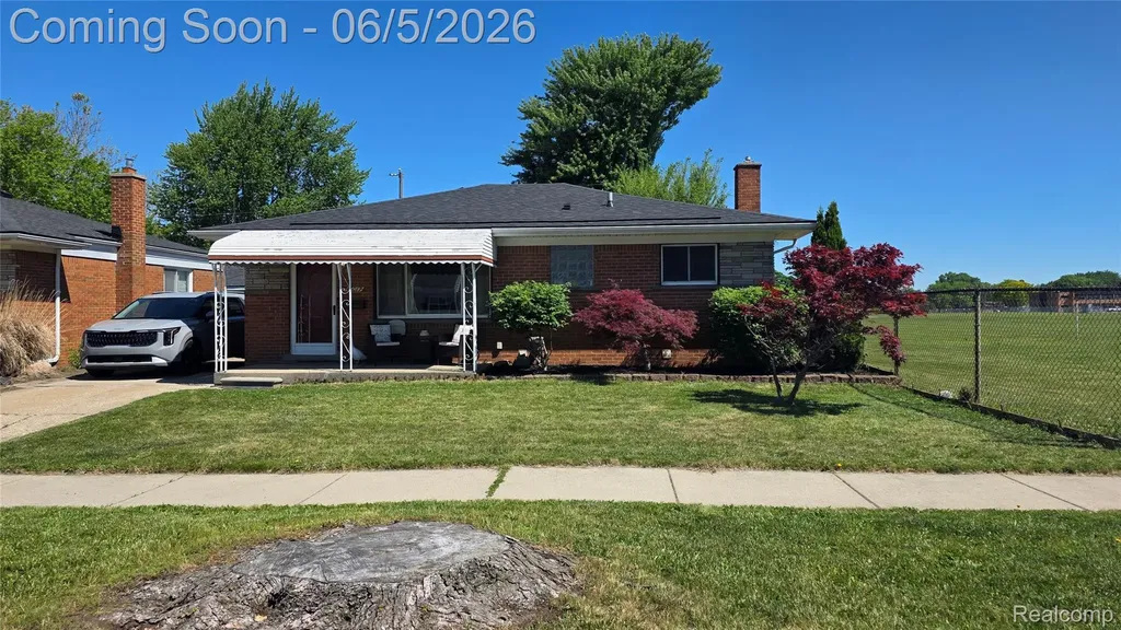 16017 Chestnut Street Roseville City MI 48066