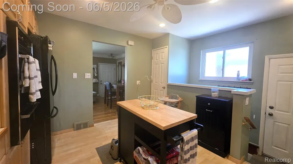 16017 Chestnut Street Roseville City MI 48066
