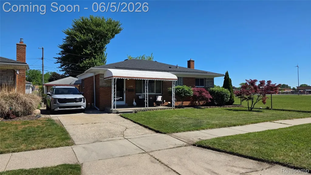 16017 Chestnut Street Roseville City MI 48066