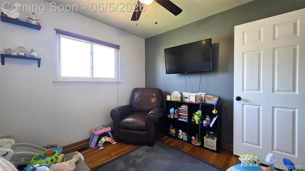 16017 Chestnut Street Roseville City MI 48066