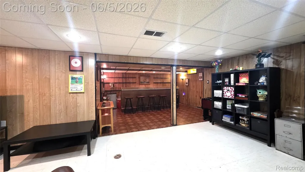 16017 Chestnut Street Roseville City MI 48066